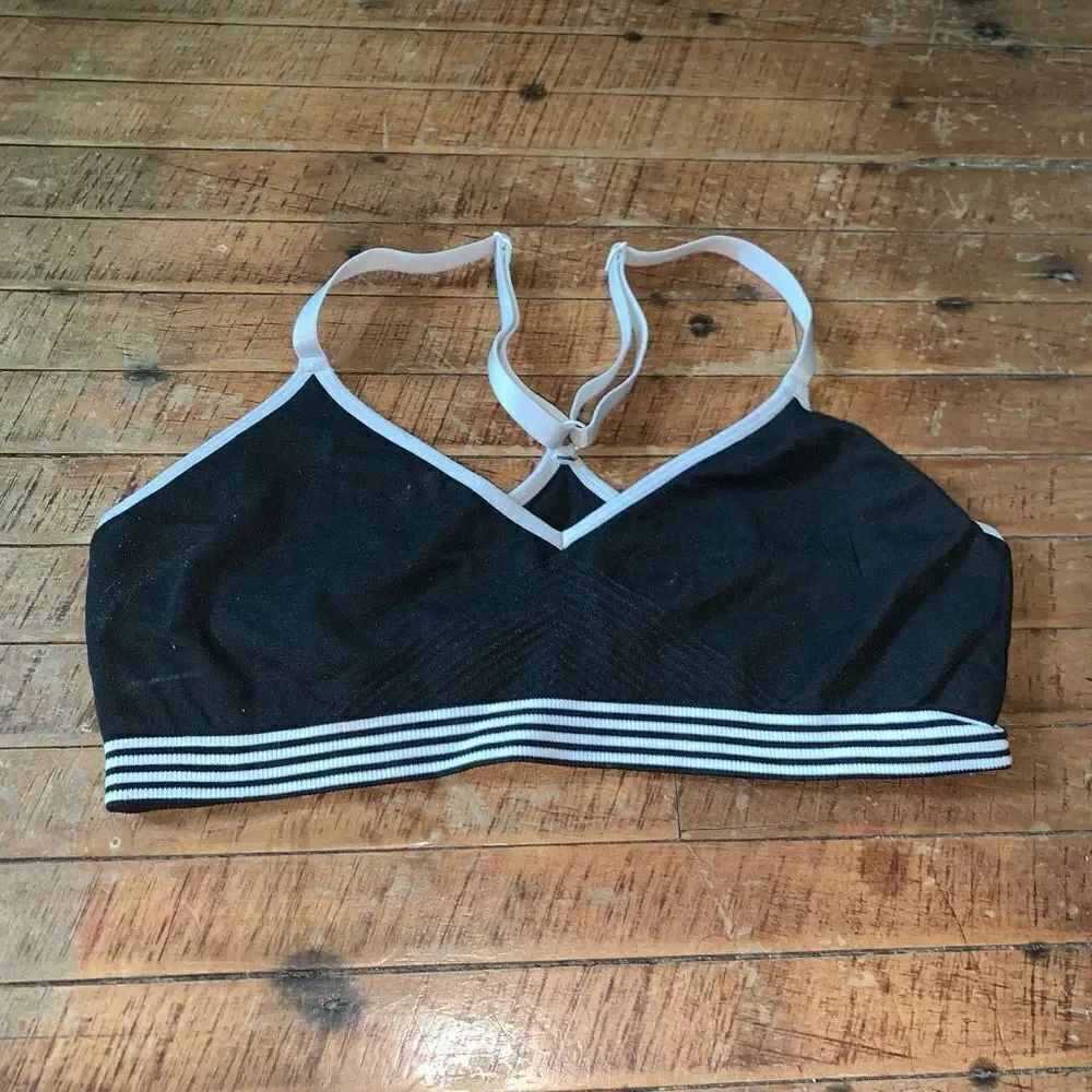 Fabletics XS black & white low impact Athleisure yoga bra